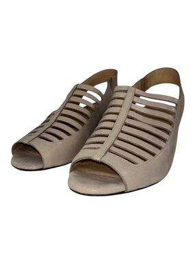 Nurture Vivicah Taupe Leather Slingback Peep Toe Cutout Sandal Low Heel Size 7